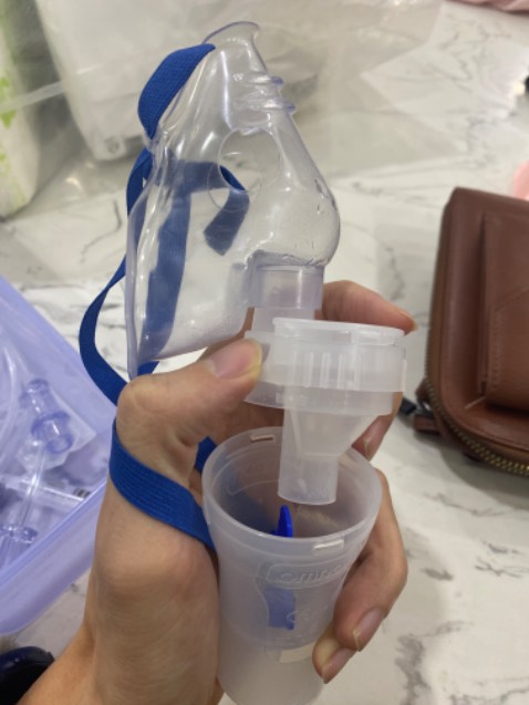 Máy xông dùng ổn định, nhiệt kế điện tử đo độ chuẩn xác không cao lắm.