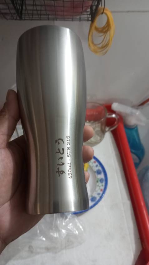 Chất liệu inox. Vỏ ngoài bằng thép trắng kg gỉ.
Cốc đẹp. Kg bị nóng ngoài khi đựng nước nóng..kg vịn mồ hôi ngoài khi bỏ đá 
Hàng Nhật rất đẹp 
Rất sang 
Shop tư vấn nhiệt tình. Thanks shop