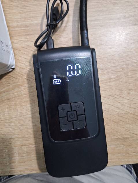 Hàng có vẻ có chất lượng tốt , hơi bơm ra mạnh , đầy đủ tính năng , chưa đánh giá đc độ bền , nói chung rất hài lòng