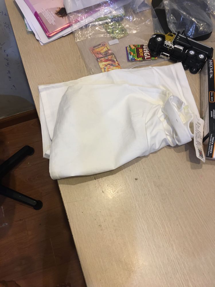 Quần có chất vải tốt, đường chỉ may chắc chắn, vòng bụng có độ co giãn lớn