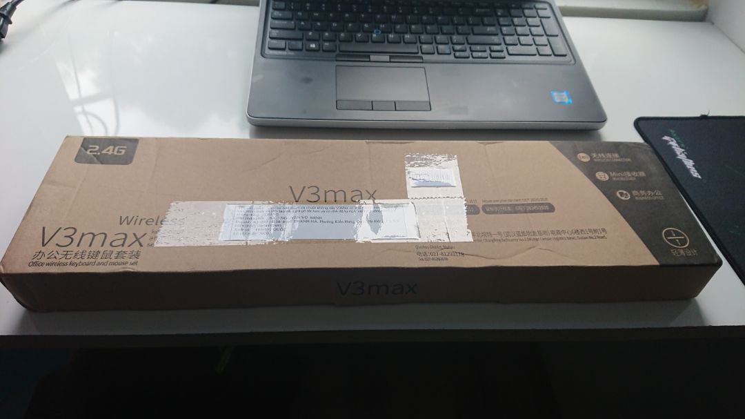 Bàn phím gõ rất nhẹ nhàng, chuột click kêu cũng lớn tiếng lắm. Giá cả hợp lý với chất lượng. Tuy nhiên Shop kiểm tra kỹ đơn hàng trước khi giao, vì mình đặt màu đen mà shop giao màu trắng. :)