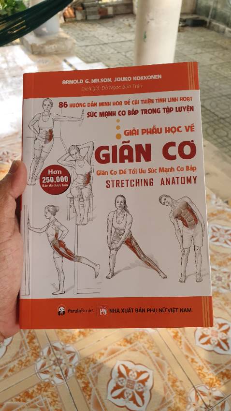 Khổ sách thường, nếu là khổ to và thêm nhiều hình ảnh thì OK hơn. Giá sách cũng khá cao chứ không hề rẻ.