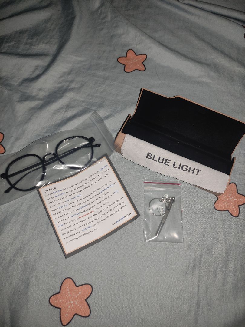 oke lắm mấy má, tui mua tặng bạn trai mở ra đeo thử thấy xịn quá trời, đầy đủ khăn cây vặn, hộp siêu ưng. mng xem hình tui chụp ihhhhhhhhhhhhh