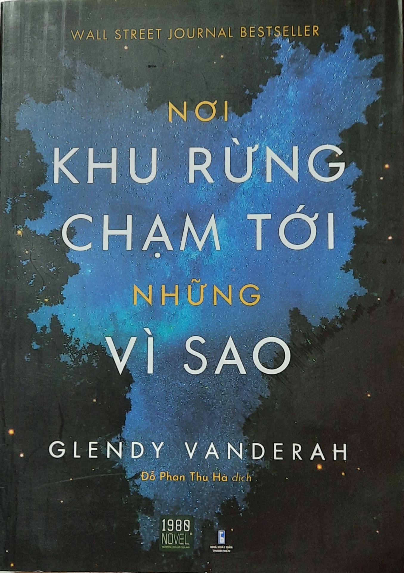 Mình đã rất trông chờ đến ngày được nhận sách, chỉ vì mình đã yêu quyển sách này ngay từ khoảnh khắc mình đọc review về nội dung của nó. Vì Tiki đã giao hàng sớm hơn 1 ngày nên mình rất vui nhưng khi mở hộp thì mình lại chỉ thấy phần giấy sách bị cong, bìa sách còn bị dơ và gãy một chút =((( hơi thất vọng 1 tí. Hy vọng lần đặt sách tiếp theo Tiki có thể để ý khâu đóng gói và vận chuyển hơn ạ, cảm mơn.