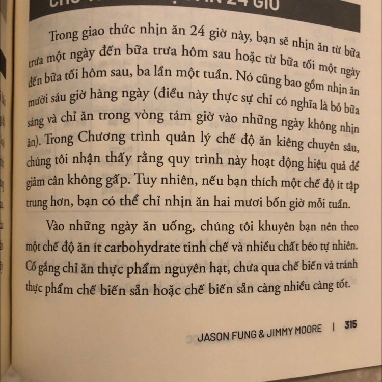 Dịch hơi khó hiểu. Lợn cợn sao đó, không được trôi chảy như đọc tiếng Anh. Mình mua cho người nhà đọc mà sách dịch như người nước ngoài nói tiếng Việt vậy thì sao có hứng thú đọc đây. Hơi tiếc vì bìa và giấy in rất chuẩn.