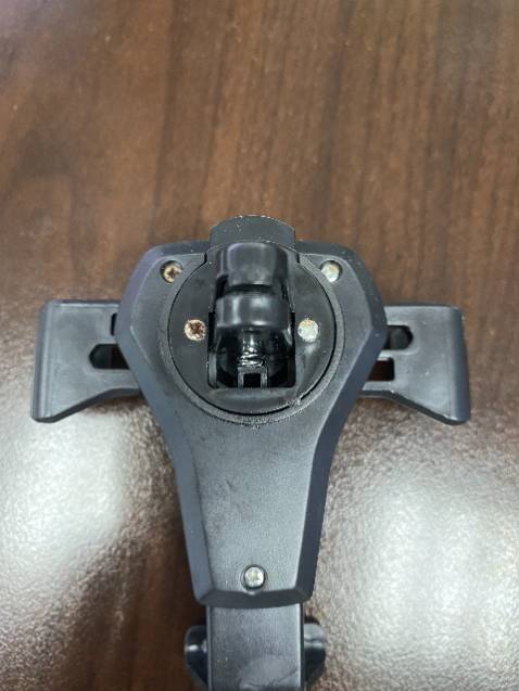 Shop giao sản phẩm không đúng hình ảnh, sản phẩm ố bẩn, ốc rỉ sét.