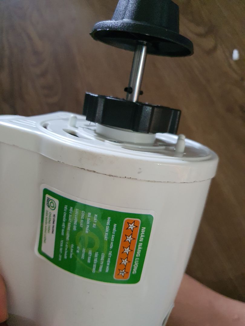 quạt trầy xước bụi bẩn túc năng xoay quạt bị gãy 

đóng gói sơ sài
mình muốn được đổi quạt