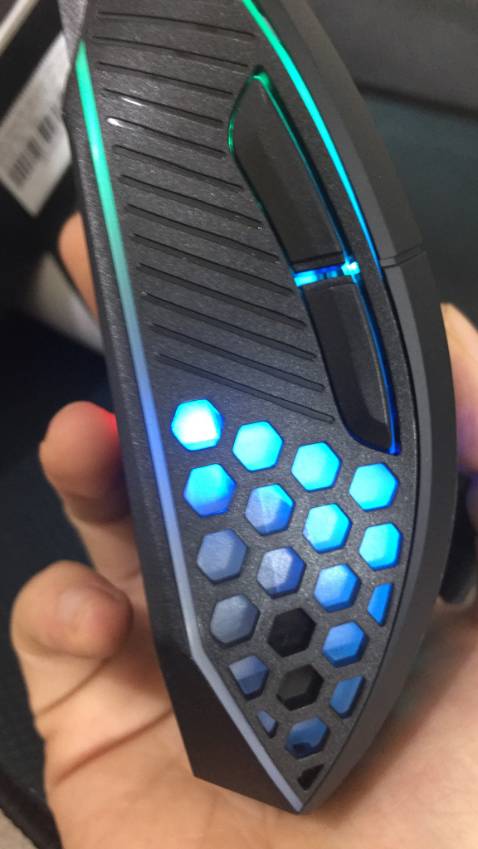 chuột quá hịn, nguyên đai nguyên kiện, đúng là con nhà ông chất, chấm điểm 10 cho 1 con chuột game như này, led đa màu, chuột rất cứng cáp, cầm đằm tay, chơi game phê  pha, hết ý,  đợt tới sẽ mua thêm con trắng nữa cho đủ bộ, bỏ tiền ra mua cũng bõ chuột quá hịn, nguyên đai nguyên kiện, đúng là con nhà ông chất, chấm điểm 10 cho 1 con chuột game như này, led đa màu, chuột rất cứng cáp, cầm đằm tay, chơi game phê  pha, hết ý,  đợt tới sẽ mua thêm con trắng nữa cho đủ bộ, bỏ tiền ra mua cũng bõ