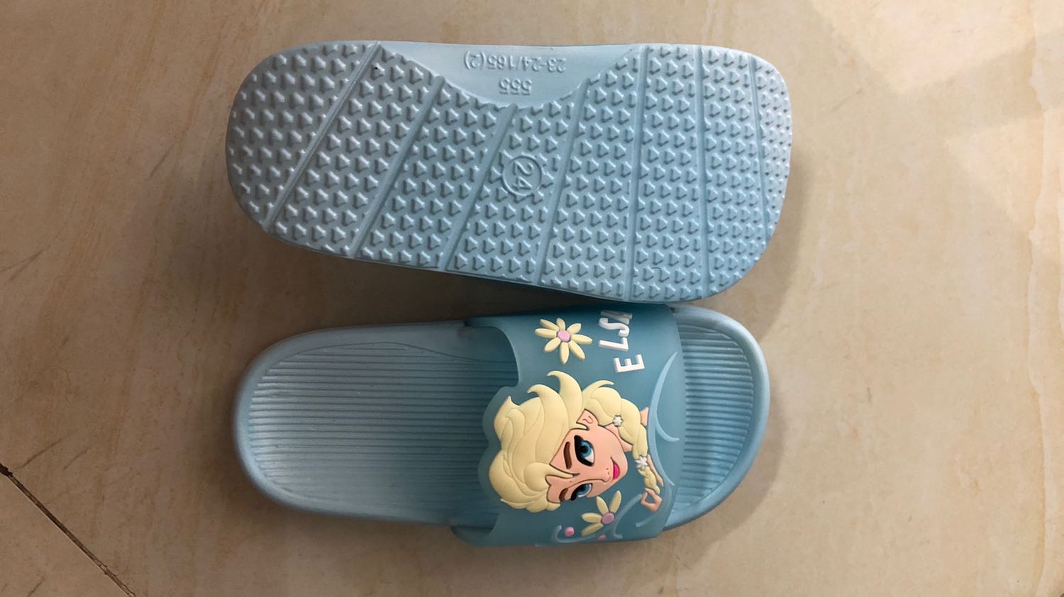 Mình rất ưng ý khi nhận được hàng, dép đi êm chân và màu sắc dễ thương, bé rất thích. Mình sẽ ủng hộ shop các sp tiếp theo.