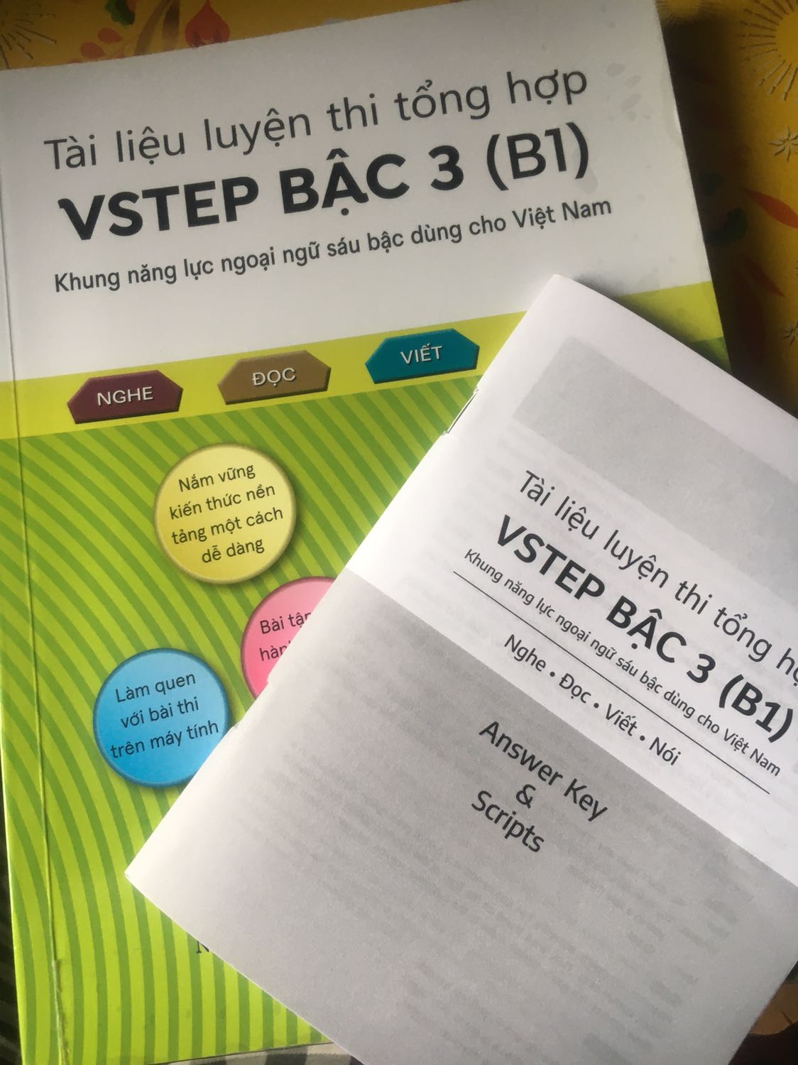 Trước đã mua sách ôn A2 rùi. Nội dung ok lắm nhưng có điều là đóng gói sách k cẩn thận ship về lần nào cũng bị quăn mép nhìn hơi khó chịu. Hy vọng shop sẽ đóng gói sách cẩn thận hơn
