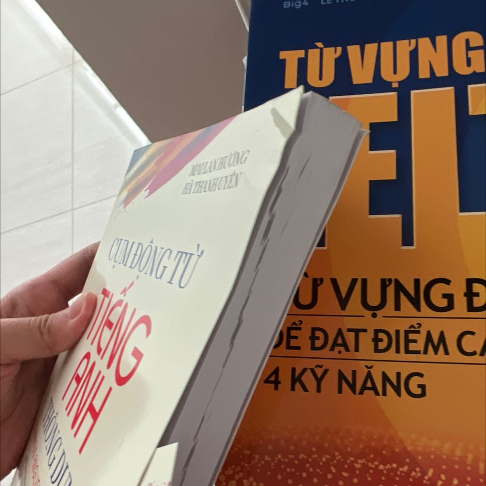 Mua về học ielts nè mn uii…sách kèm theo bookmark. Bỏ bọc kiếng nhưng vẫn bị quăn góc. Mua về học ielts nè mn uii…sách kèm theo bookmark. Bỏ bọc kiếng nhưng vẫn bị quăn góc.