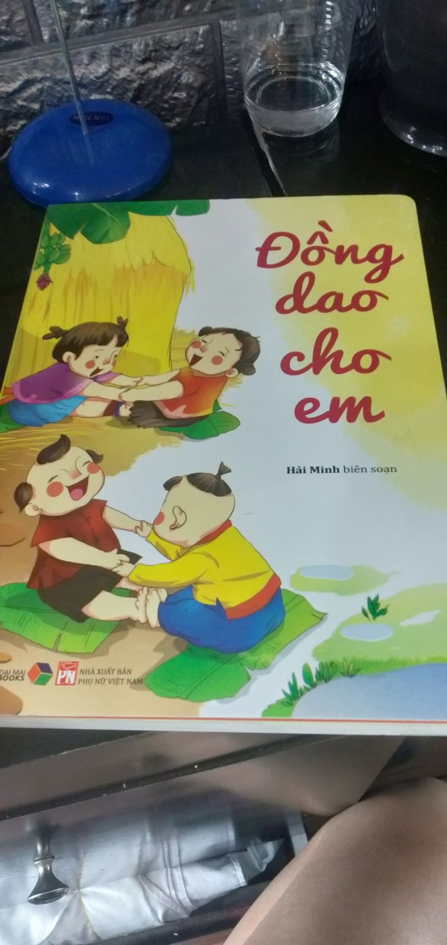 giao trước dự kiến 1 ngày , đóng gói cẩn thận . sách in bìa cứng màu đẹp rõ nét  nói chung đặt hàng trên tiki rất yên tâm về chất lượng.
