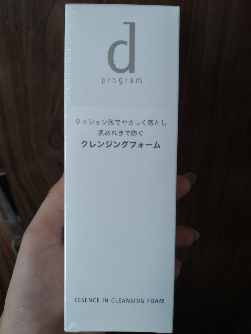 Sữa rửa mặt dùng rất thích, sạch và mềm da, dễ tạo bọt và bọt rất nhiều. Giao hàng siêu nhanh luôn, khoảng 2 tiếng là giao hàng rồi. Rất hài lòng.