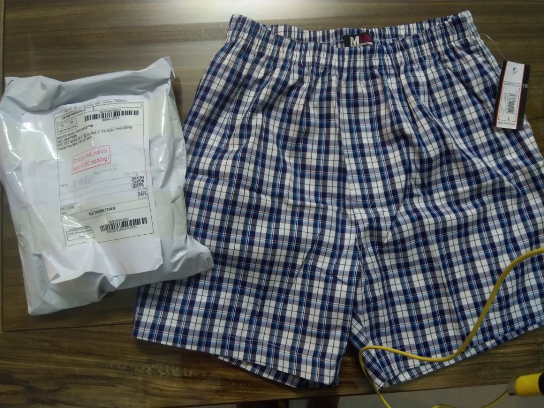 Size L nhưng quần quá nhỏ, 65kg cao 1,63 mà mặc ko vừa. Tôi muốn trả hàng được ko shop? hoặc nếu có size XXL thì đổi giúp tôi, cảm ơn Size L nhưng quần quá nhỏ, 65kg cao 1,63 mà mặc ko vừa. Tôi muốn trả hàng được ko shop? hoặc nếu có size XXL thì đổi giúp tôi, cảm ơn