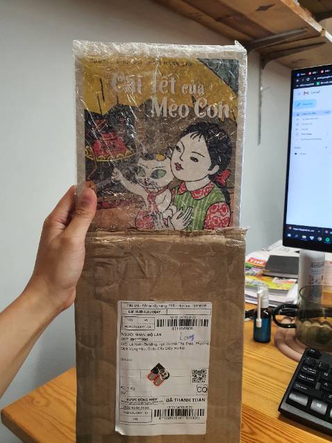 Shop hết sách, ib m nhờ hủy đơn. Nhưng nếu ko thấy mình rep tn ở tiki thì nên gọi thẳng vào *** để báo m biết, nhưng shop lại im lặng gửi quyển khác. M mong sách về để tìm hiểu còn làm việc nhưng đổi lại là quyển "Cái Tết của mèo con"? Làm ăn thiếu chuyên nghiệp