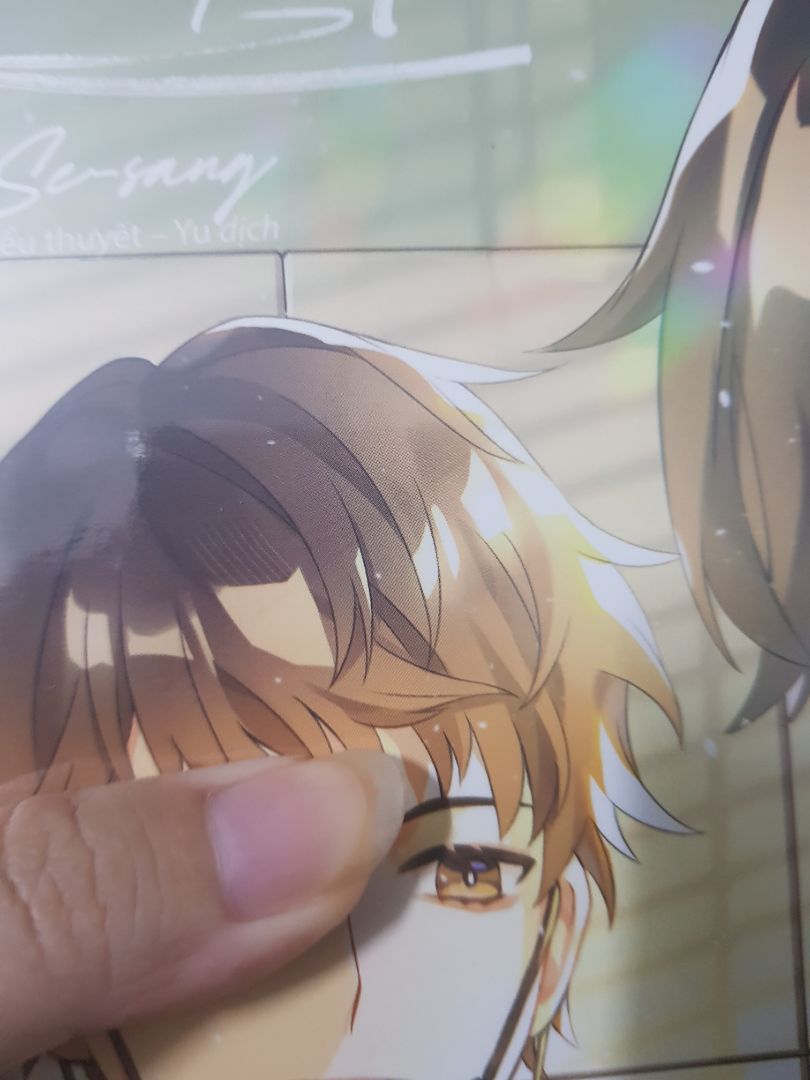 không biết ý định của Tiki khi bỏ thêm mấy miếng carton mềm bùi nhùi vào làm gì. chống sốc cũng không chống sốc được, truyện đến tay cũng móp còn rách bìa vì bị standee đè lên :^)