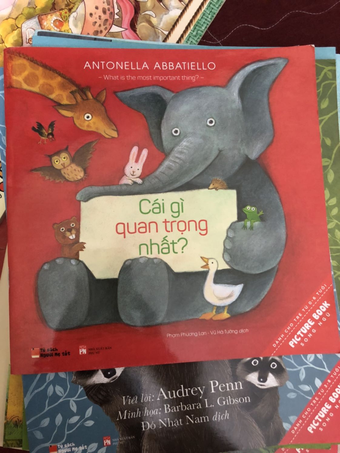 Cuốn sách rất ấm áp. Phù hợp trẻ từ 3-7t. Con mình rất thích. Nghe đọc lại vẫn thích.
Tiki giao hàng nhah