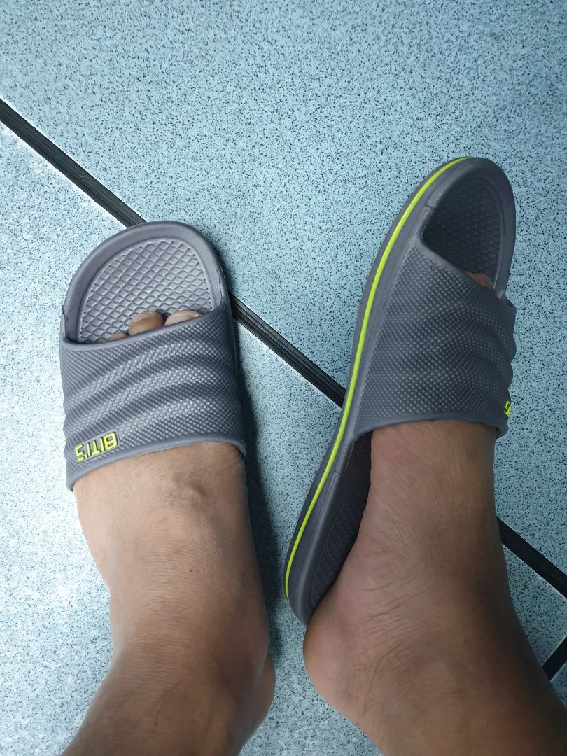 Đã mua 2 đôi. đôi đầu thì bạn nhân viên giao hàng bị lấy mất đồ. đôi sau size 41 mà béo xíu như cái kẹo, chắc còn nhỏ hơn size 39 bình thường. không thể đi nổi nhưng vợ đã nhận 2 ngày nên đành chịu.