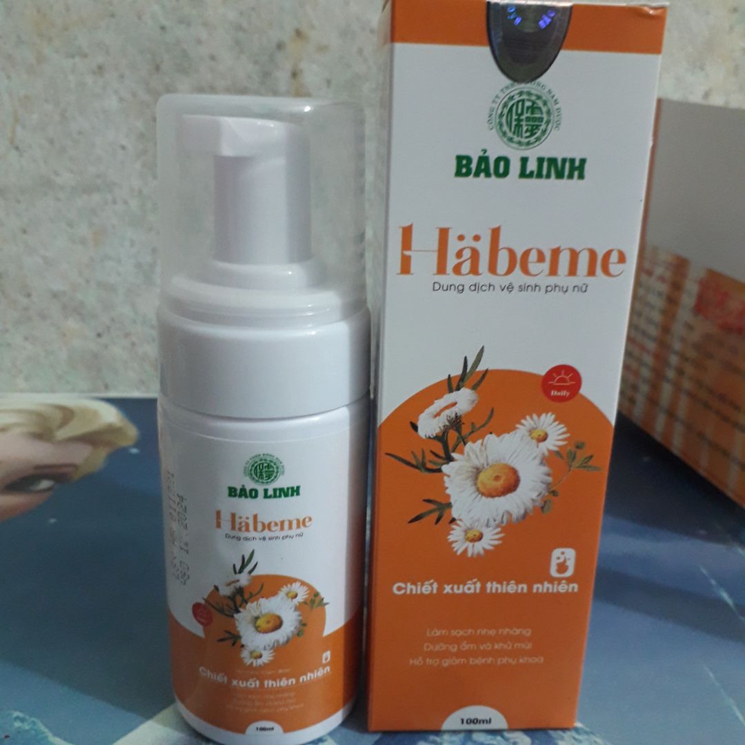 Hàng được đóng gói cẩn thận.
Trước đó thì mình đã mua 1 chai dùng rất thích vì có mùi thơm nhẹ nhàng, mùi dễ chịu lắm😊 dạng tạo bột rất là tiện nói chung là mọi người nên dùng thử😉 nhìn lần này mình tậu luôn 2 chai là biết rồi😁