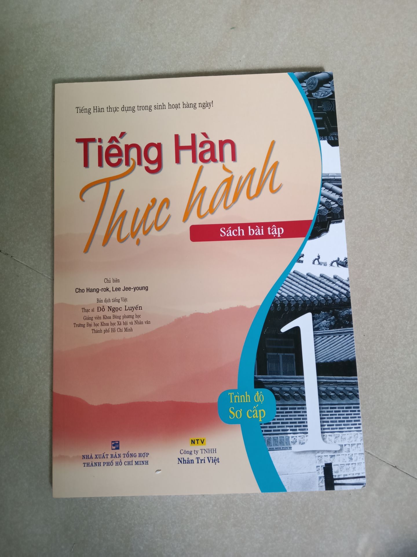 sách mới...đóng gói sản phẩm cũng rất ổn... nhưng sao nay mấy đơn hàng giao trong 2h mak toàn 1 ngày mấy mới giao cần đính chính sách mới...đóng gói sản phẩm cũng rất ổn... nhưng sao nay mấy đơn hàng giao trong 2h mak toàn 1 ngày mấy mới giao cần đính chính