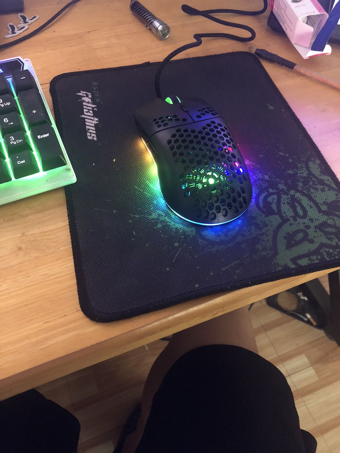 chuột khá nhạy led đẹp nhưng mà nếu thêm phần nháy liên hồi cho led thì ok hơn nghe tiếng click đã tai hơn con chuột phím giả cơ giảm âm nhiều đánh giá 8/10