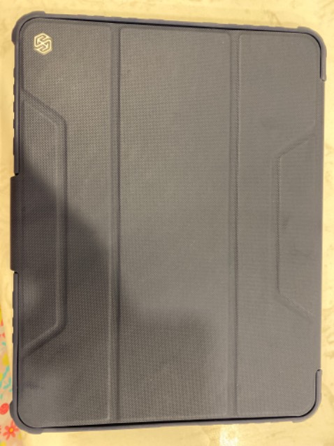 Kiểu dáng đẹp, vừa với Ipad Air 5 2022, có chống sốc, nhìn cứng cáp chắc chắn lắm. Vô cùng hài lòng