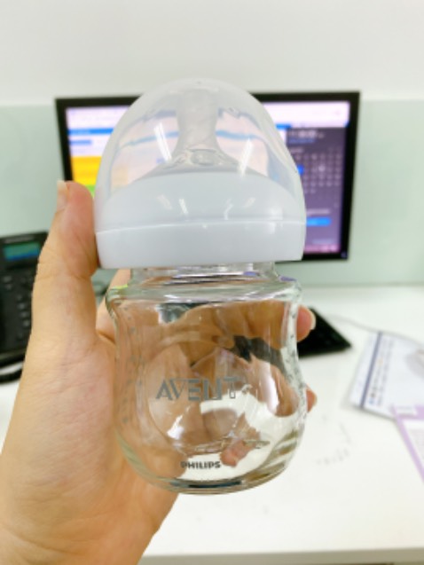 Đóng gói cẩn thận, bình nhỏ xinh cầm rất chắc tay