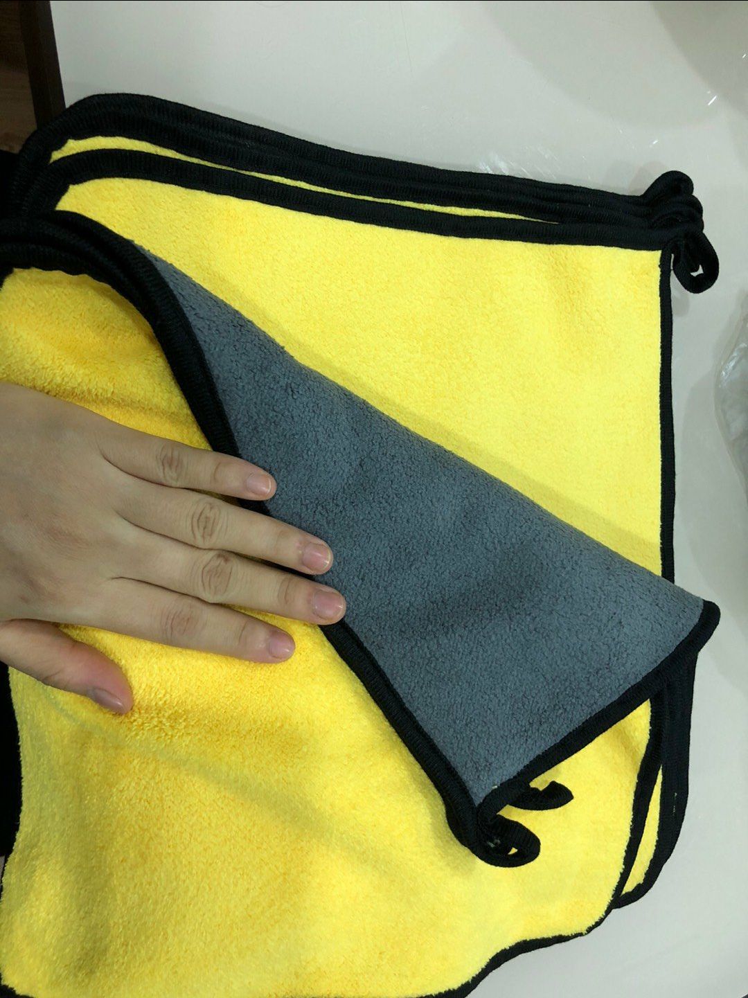 Khăn dày mà nhẹ dễ vât nước, lau cũng nhanh sạch hơn dạng khăn tắm. Oke , tốt nha, nên mua các chế ạ