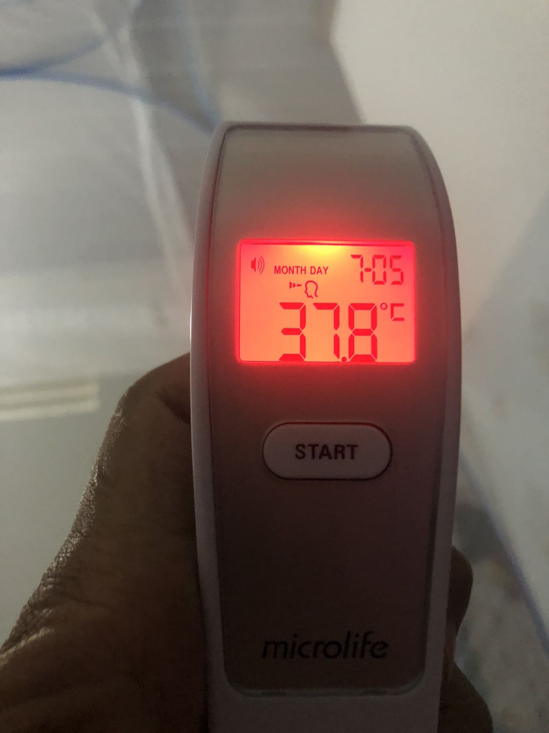 Sản phẩm của mình mua đo không đúng nhiệt độ. Cao hơn 1 độ. Đo lúc nào cũng sốt. Đề nghị đổi laii sản phẩm Sản phẩm của mình mua đo không đúng nhiệt độ. Cao hơn 1 độ. Đo lúc nào cũng sốt. Đề nghị đổi laii sản phẩm