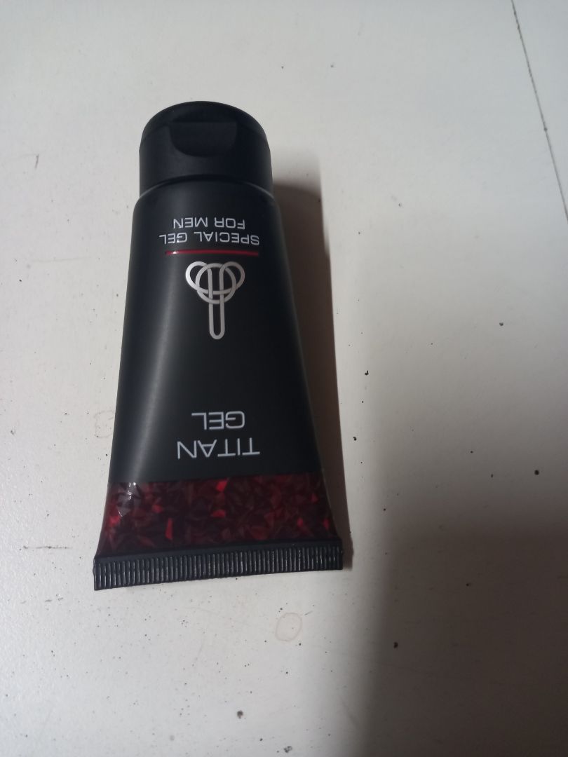 Sao bao bì không có băng keo của tiki, mọi khi tôi mua hàng là có băng keo của tiki nên rất an tâm nhưng kỳ này không có băng keo của tiki ,nên không an tâm tâm cho nấy  ,vì khi có băng keo của tiki khi ai đó xé hàng ra là biết ngay còn lần nầy thì không thể biết đươc