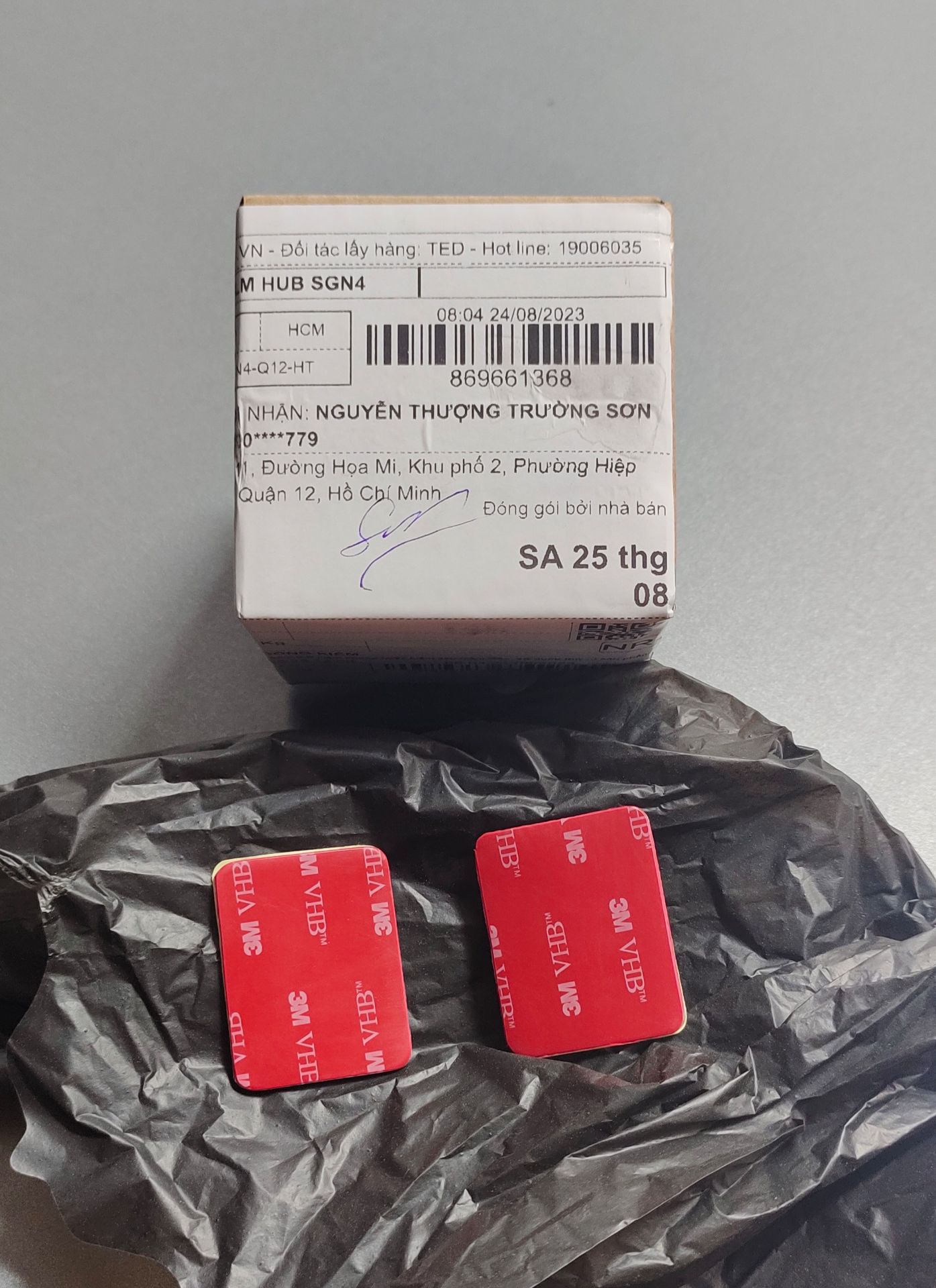 Bao bì đóng gói rất cẩn thận, thối gian đặt hàng và nhận được hàng của Tiki cực kỳ nhanh, nhân viên giao hàng rất vui vẻ, mình rất hài lòng, xin có lời chúc Tiki và nhà bán luôn thành công trên thị trường, mình chấm cho Tiki 5 sai và nhà bán hàng 5 sao luôn