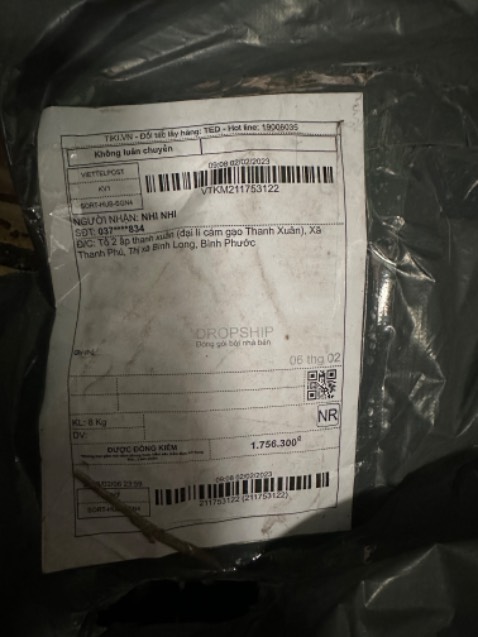 Mua 2 bịch mỗi bịch 4kg nhưng gói hàng và giao có 1bịch nhưng tính tiền là 2 bịch cả ship. Gọi điện nt cho shop giải quyết  nhưng đến nay vẫn chưa nhận đc tiền hoàn lại, phía bên shop sai mà vẫn chưa đc một lời xin lỗi nào với khách hàng. Chất lượng phục vụ kém và chậm chạp, nhắn tin ko rep toàn phải gọi rất là phí tiền đt nhé!