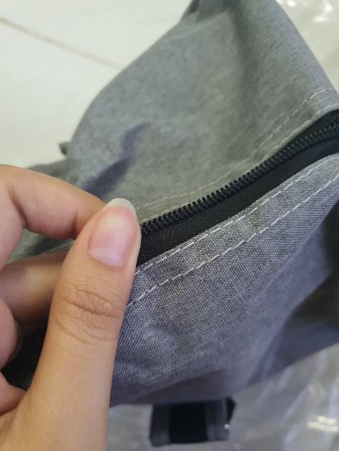 Túi chắn chắn. Đường may đẹp. Có ngăn để giày. Bên trong có ngăn nhỏ đựng đồ linh tinh. Nói chung là ổn. Nhưng nó hơi nhỏ so vs mình mong đợi.