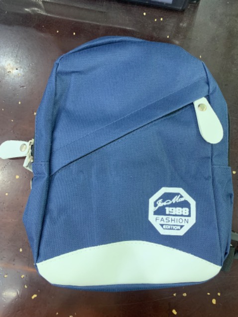 Giao hàng đúng hẹn, túi đẹp nhưng nhỏ, không đựng dc nhiều, giá cả hợp lý