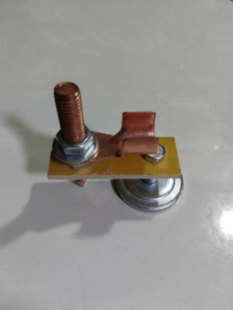 Nam châm hít mạnh dữ, dễ dàng cho việc cặp mass ở các sắt tròn to và đứng