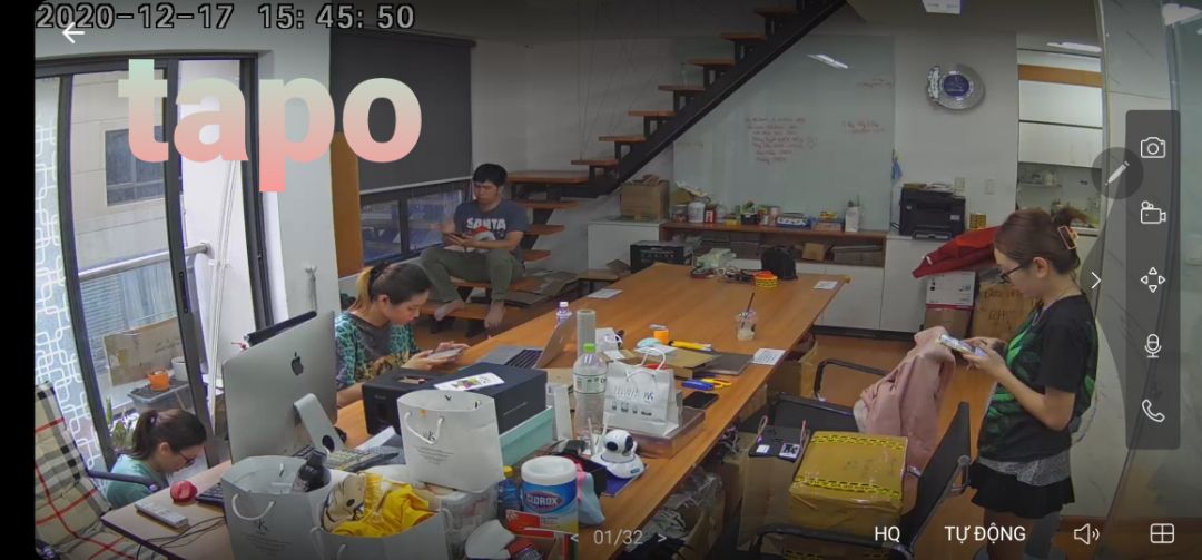 Mẫu mã đẹp. app chạy nhanh, ít bị delay như mấy mẫu camera Trung Quốc. 
Được 1 cái ưng nhất là có thể chạy 4 camera cùng lúc trên màn hình trên app giống như camera sử dụng box.
1 điểm trừ là màu sắc và độ nét vẫn ko bằng yoosee. Hy vọng các bản cập nhật sau sẽ nâng cấp được xử lý hình ảnh và màu đẹp hơn