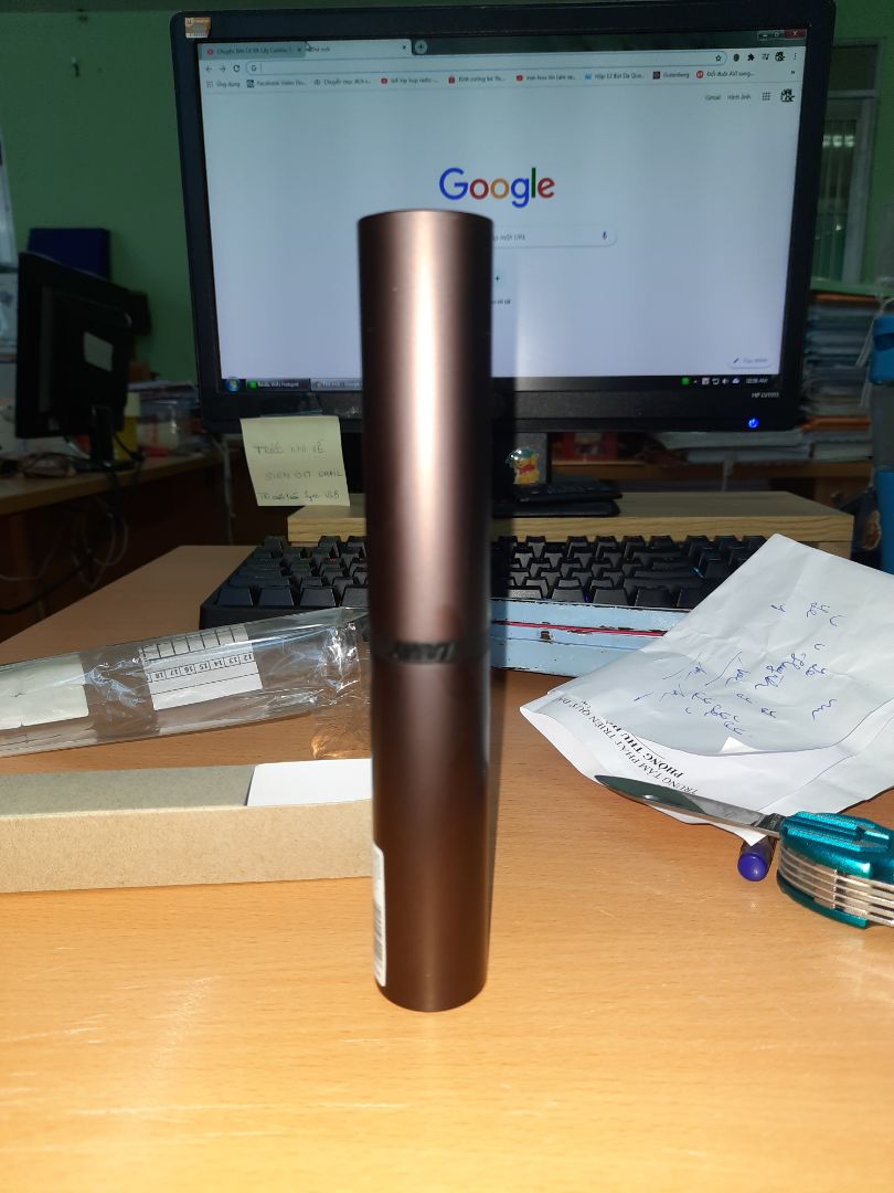 Bút Lamy rất chất lượng, dòng LX lại càng sang trọng nữa.
Lưu ý các bạn, nếu các bạn đang dùng ngòi F của safari, thì qua LX bạn nên chọn M thì nét mực mới tương đương nha, chọn LX ngòi F thì nét rất mảnh và viết hơi nhám. Mình phải mang ra hãng nhờ hỗ trợ đổi ngòi bút từ F sang M của cây LX đó (hình so sánh là ngòi M của LX với ngòi F  safari)