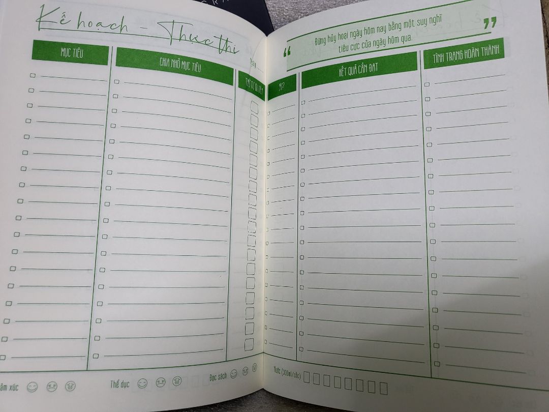 Đọc được 1/3 cuốn sách và ngỡ ngàng "ồ hóa ra đàn ông khác biệt với đàn bà đến vậy". Cảm thấy tiếc nuối cho những mối tình rời xa nhau vì không hiểu nhau. Sách rất hay và cần thiết cho những cặp đôi muốn xây dựng cuộc sống vợ chồng hạnh phúc. Nhưng chỉ phù hợp với những ai có tư tưởng tiến bộ và thực sự yêu thương nhau thì mới có thể áp dụng được. Còn ai có tư tưởng bảo thủ hoặc kết hôn vì mục đích nào đó thì đọc sách này cũng vô nghĩa. Sách ko cổ xúy cho việc "đàn ông phải thế này, đàn bà phải thế kia", sách không ép buộc bạn chấp nhận những tính xấu của đối phương. Mà là chỉ ra những khác biệt để bạn hiểu và dung hòa, để bản thân bạn dịu dàng hơn khi đối mặt với những tình huống khó chịu trong cuộc sống. Khi bạn thực sự yêu ai đó, bạn mới có thể kiên nhẫn đọc để hiểu hơn về họ, cảm thông cho họ, và yêu thương họ, yêu cả những điểm khác biệt của 2 giới tính...