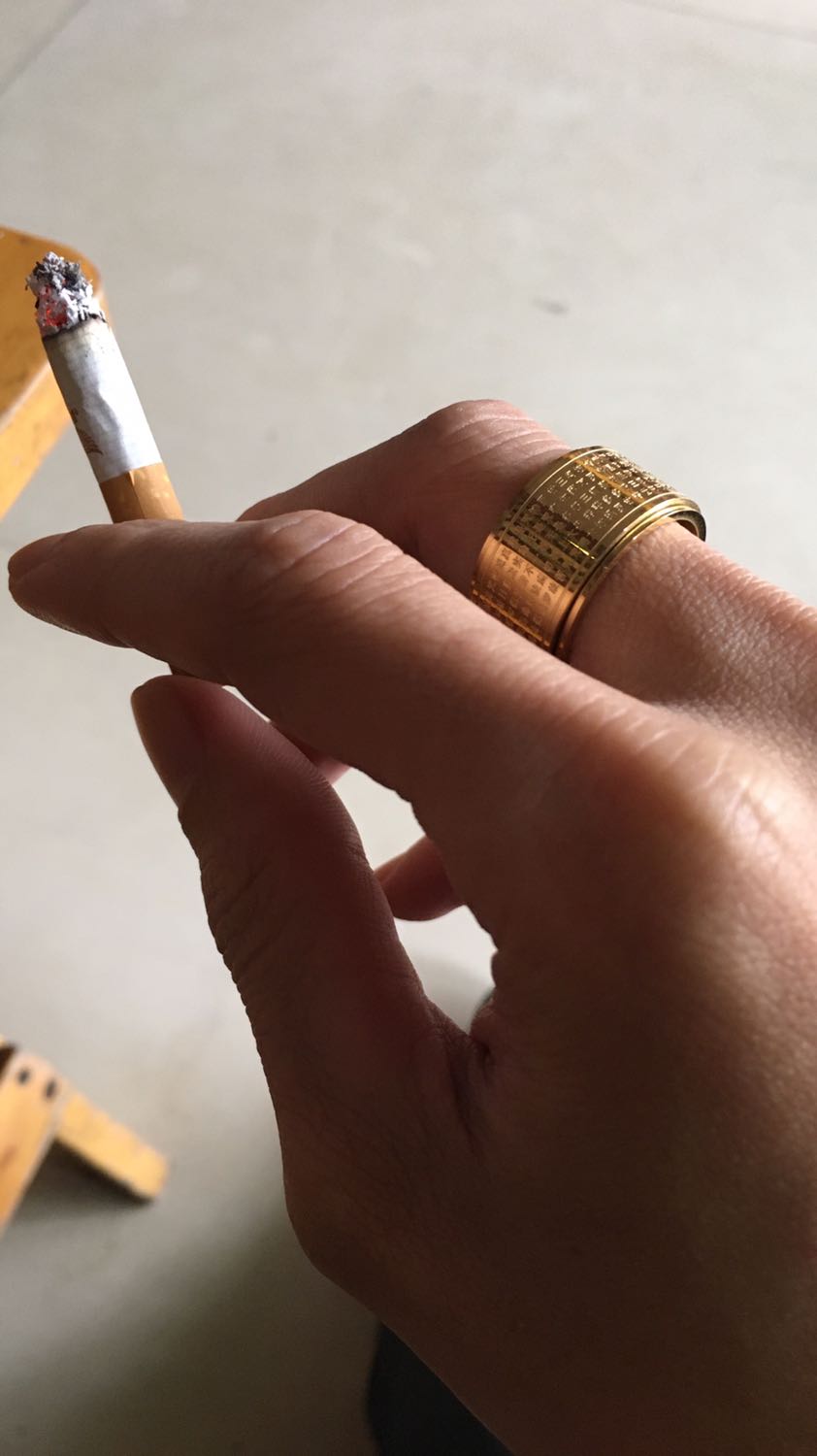 Ok, sản phẩm như tin đăng, nhận 5-10-2020 . Nhẫn màu vàng, còn độ phai màu phải dùng 1 thời gian mới rõ. Nói chung giá thành rẻ như vậy ổn rồi, tu tại tâm còn mang nhẫn chỉ là hình thức ^^