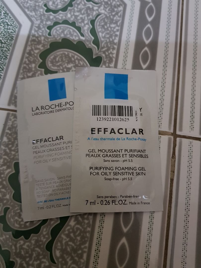 Đây là lần đầu đặt mua mỹ phẩm qua tiki và quyết định là lần cuối. Chai xịt khoáng đã bị mở nắp, rách tem bảo đảm. 1 trong 2 gói sample được sản xuất từ tháng 3/2016, đến 3/2019 là hết hạn, là mẫu cũ không giống hình gói sample tặng kèm trong ảnh. Lúc nhận hàng mình cũng yêu cầu check nhưng không mở nilon bọc ra mà chỉ để ý bên ngoài xem có bị vỡ hay chảy nước không. Mình mua cùng 1 gói mặt nạ khác thì bao gói rất tốt. Nhưng mua hàng kiểu 50/50 thế này mình chắc chắn sẽ không mua hàng qua tiki nữa.