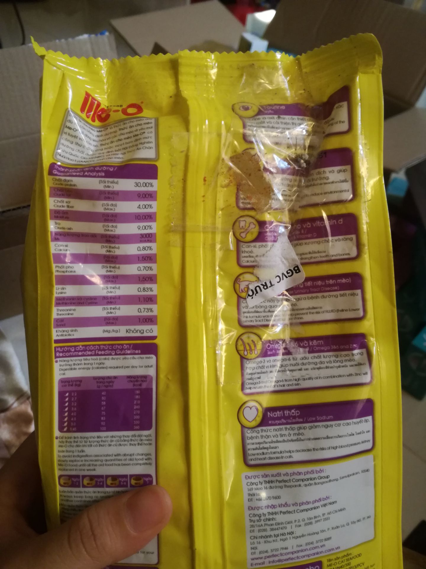 bữa h mình thấy shop bán hàng lủng kiểu chuột cắn này cũng mấy lần rồi, bị khách nhận xét vẫn cứ bỏ qua ? năm mới năm me tức thiệt chứ. bữa h mình thấy shop bán hàng lủng kiểu chuột cắn này cũng mấy lần rồi, bị khách nhận xét vẫn cứ bỏ qua ? năm mới năm me tức thiệt chứ.