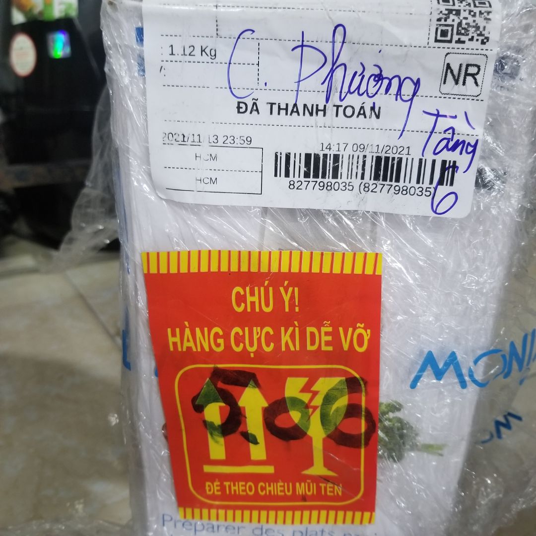 Đã xác định là hàng dễ vỡ mà đóng gói quá sơ sài, k thêm được 1 lớp carton để bảo vệ. Hộp đựng móp méo và rách nột góc lớn. 2 đơn hàng gần đây nhất của mình mua trên tiki đều gây mất thiện cảm ở khâu đóng gói. Tiki nên xem lại đối tác chịu trách nhiệm ở khâu này. Còn chất lượng máy mình chưa dùng nên k bàn tới. Thương hiệu Philip thì uy tín xưa nay.