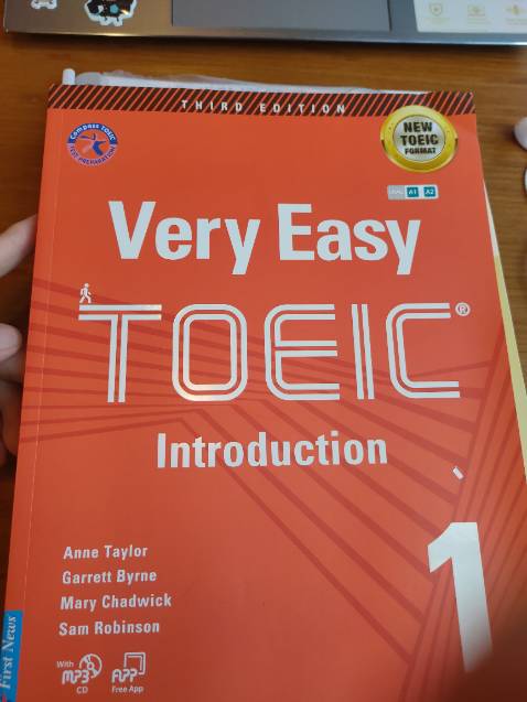 Thật sự rất hài lòng với Tiki về ship.Có cảm giác như đang sống ở Mĩ.Bên Mĩ có câu chuyện 7h sáng đặt hàng trên Amazon 9h hàng đến.Tối hôm 10.10 săn sale trên Tiki sáng mai ngủ dậy 9h sáng sách đã đến.Tiếc một nỗi là một người yêu tri thức yêu sách như mình thì không thích bị mẻ nhăn ở đầu góc sách.Điều này thì vẫn muốn Tiki nâng cao chất lượng ship bảo vệ người tiêu dùng. Đặt sách thì đặt Tiki