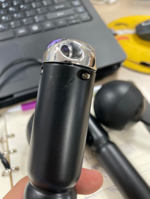 Giao sản phẩm không như ảnh trên Tiki, tay nắm bị trầy rõ sâu. Không có sách hướng dẫn. Nói chung kém