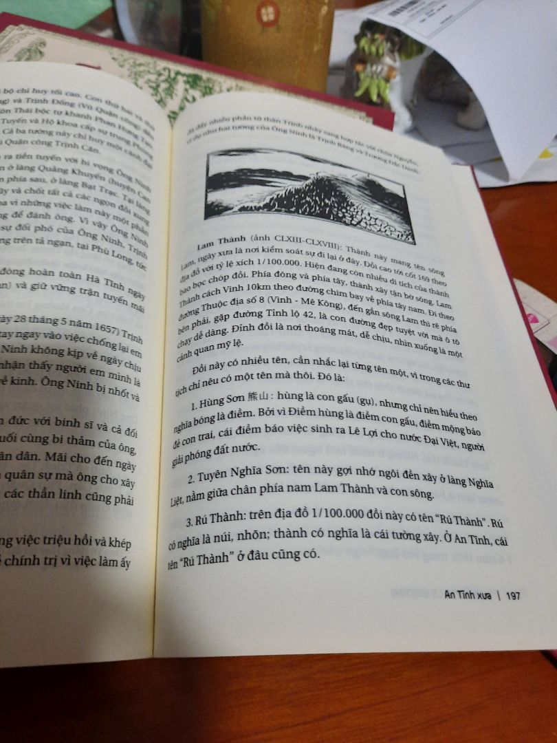 sách đẹp, bản gốc, đóng gói rất kỹ, có nhiều dữ kiện lịch sử thú vị. tốt
