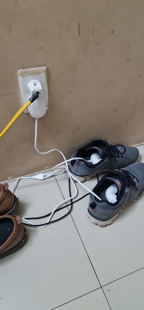 chất lượng về kiểu dáng như quảng cáo, hoàn thiện tốt. chỉ sai mầu so với đặt hàng. đặt mầu xanh thì shop chuyển mầu trắng. Chỉ hơi tiếc là sản phẩm không có đèn uv như các sản phẩm khác.