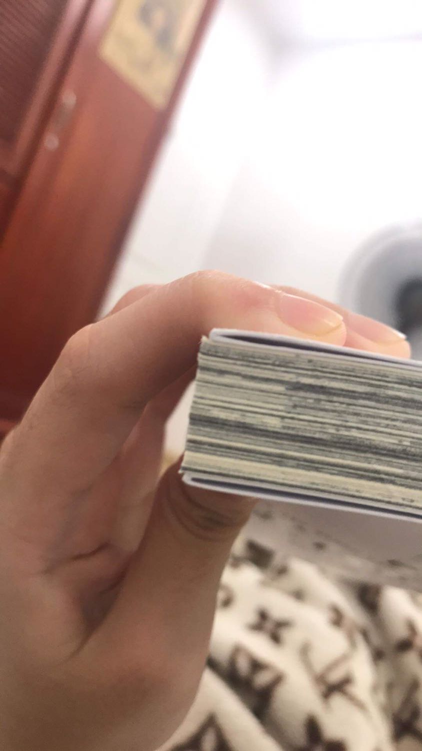 Cuốn ikigami của em có đặt qua tiki và nguyên seal. Truyện bị lỗi phần bìa. Trang truyện bị dài hơn phần bìa