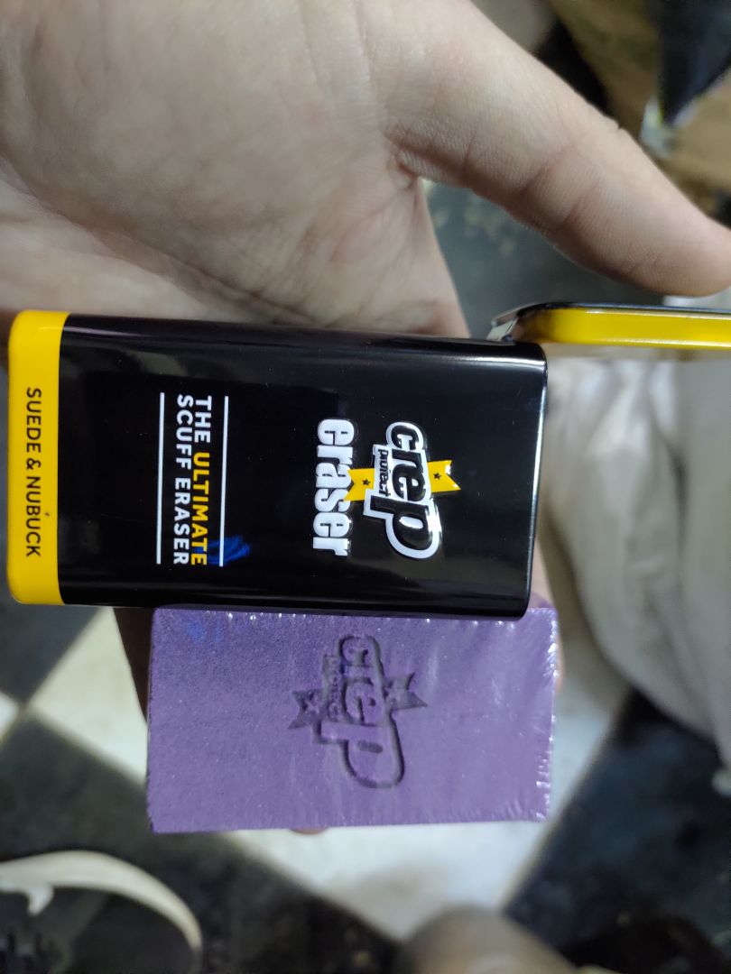 Tẩy mốc trắng khá tốt, mỗi tội chà hơi mạnh nên da lộn đôi Vans của mình bị xù lên chút nhưng ko vấn đề j. Nói chung là đáng đồng tiền.