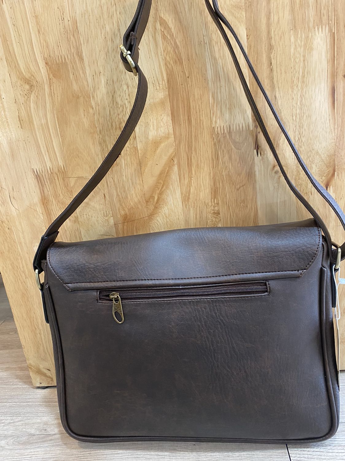 Đã nhận được hàng, shop giao nhanh, hàng đẹp như quảng cáo, rất uy tín, chất da mềm rất thích, sẽ giới thiệu bạn bè ủng hộ shop nè.