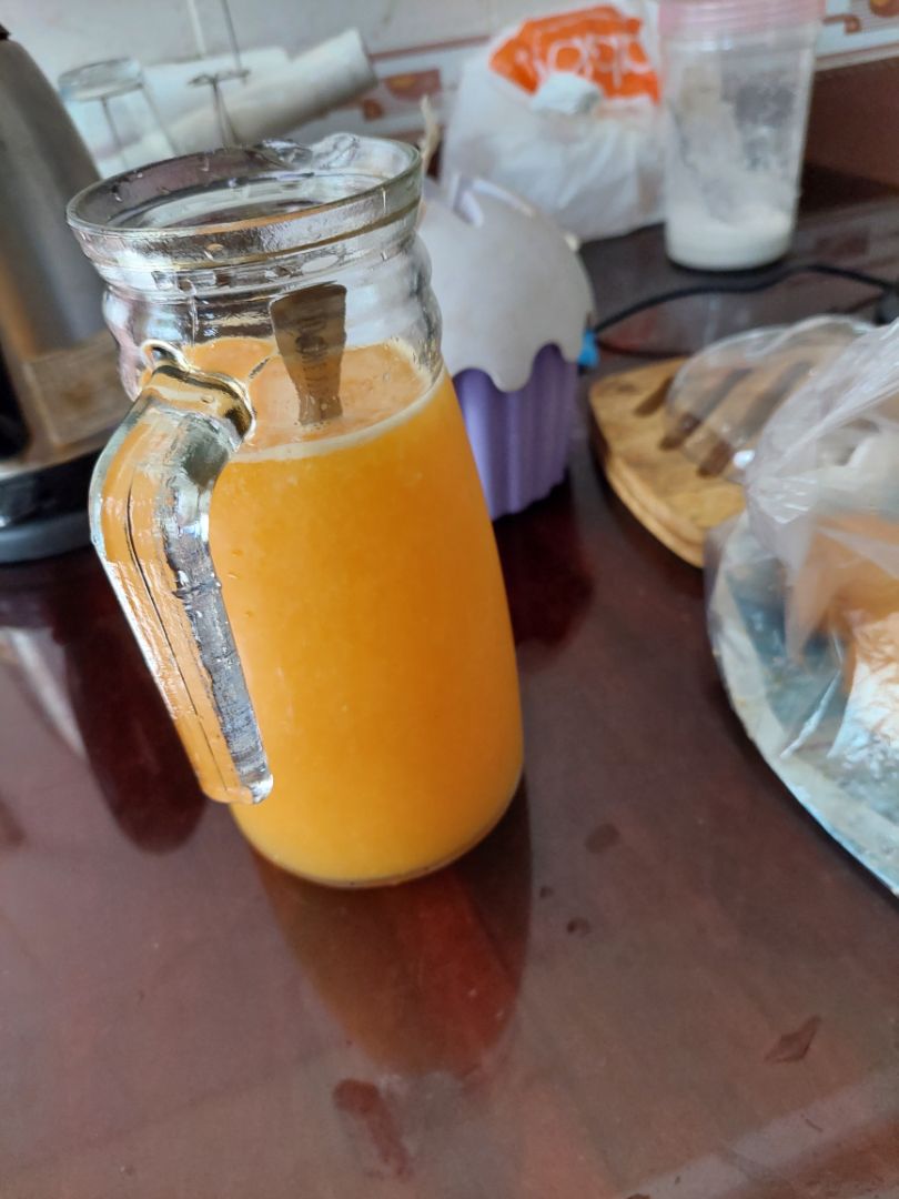 mới nhận đồ xong, ko có gì để chê, giao hàng nhanh, các bạn nên mua nha. mình mới vắt cam xong, 7 quả mà nguyên bình, sạch sẽ, máy thiết kế cái núm có 3 cái chân, nó gạt hạt ra xung quanh nên nước cam chảy xg dễ ko bị tắc lại.